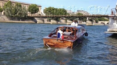 Aanzoek in Parijs op de Seine met cool en comfortabel bootje (2).jpg