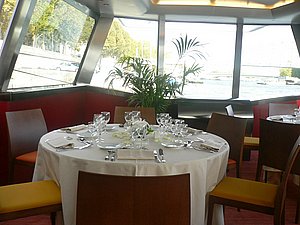 Bedrijfsuitjes Parijs boottocht privé dinner cruise seine (22).JPG