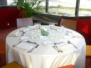 Bedrijfsuitjes Parijs boottocht privé dinner cruise seine (23).JPG