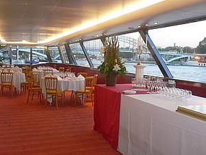 Bedrijfsuitjes Parijs boottocht privé dinner cruise seine (9).JPG