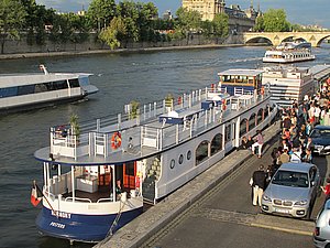 Trouwen in Parijs - Locatie bruiloft feest op de Seine Lex and the City lexperiences (18).JPG