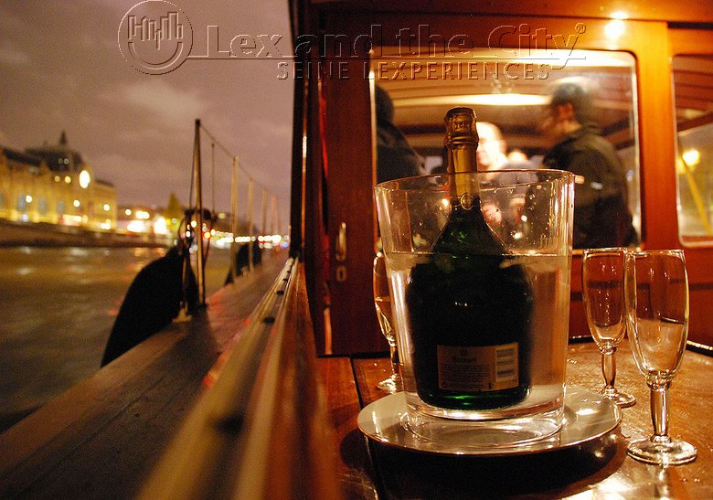 Huur kleine boot privegebruik op de Seine in Parijs Lex and the City  (13).JPG