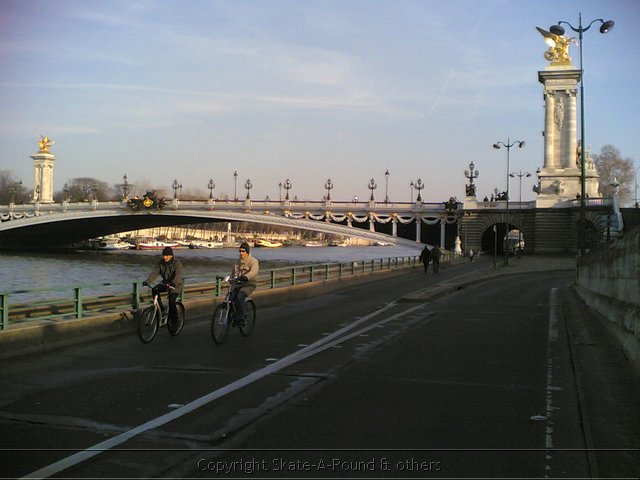 Relaxed fietsen in parijs op 15012006.jpg