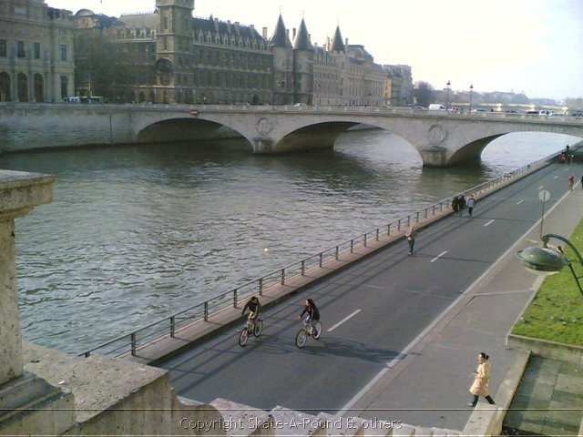 Rive droite fietsen in parijs op 15012006.jpg