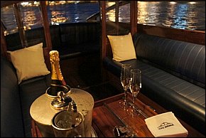 Aanzoek in Parijs op de Seine met cool en comfortabel bootje (3).JPG