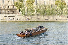 Aanzoek in Parijs op de Seine met cool en comfortabel bootje (4).JPG