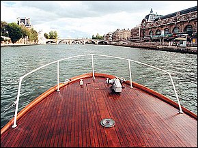 Huur kleine boot privegebruik op de Seine in Parijs Lex and the City  (20).jpg