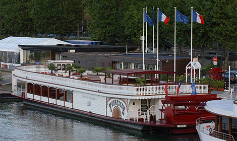 Foto van Trouwfeesten in Parijs op de Seine; de boot als geheel.