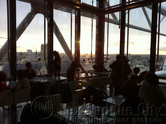 Dakterras Centre Pompidou met de aantrekkelijkste serveersters van Parijs (en mooi uitzicht)