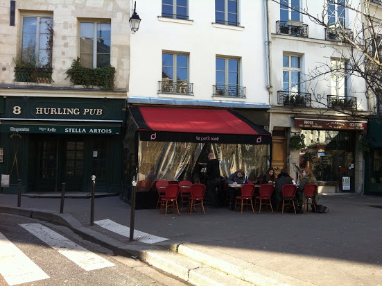 Terrasje in Quartier Latin Le Petit Café Quartir Latin bedrijfsuitjes Parijs