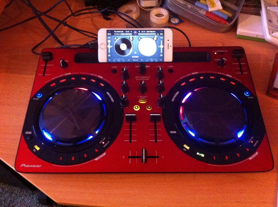 Mobiele DJ set van 80's DJ Lextase - Lex van Buuren - met software Djay2 en hardware Pioneer WEgo3 met iPhone6