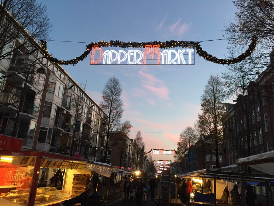 De wandeling door Amsterdam-Oost met Lex and the City gaat ook over de Dappermarkt