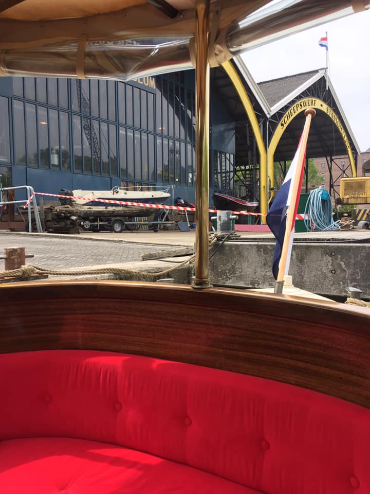 Tailor-made experience in Amsterdam at Werf and museum Kromhout, where private boats embark. Great nautic theme for your outing.