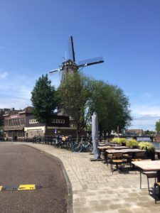 Balade privée avec le guide local d'Amsterdam - un trésor caché - Le moulin de Gooyer - à l'Est