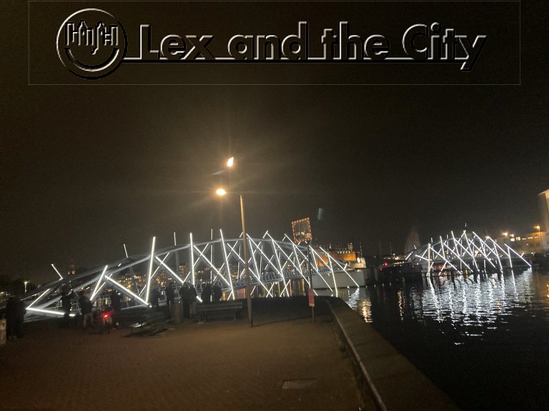 Festival des Lumieres Amsterdam 2021 - 2022 - Le pont alluminé - Image du guide francophone de Lex and the City