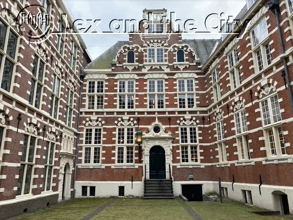 Insider tip Amsterdam - Hidden treasure - site of the former headquarters of VOC; the home of the East Indies. - Lex and the City custom experiences in English
