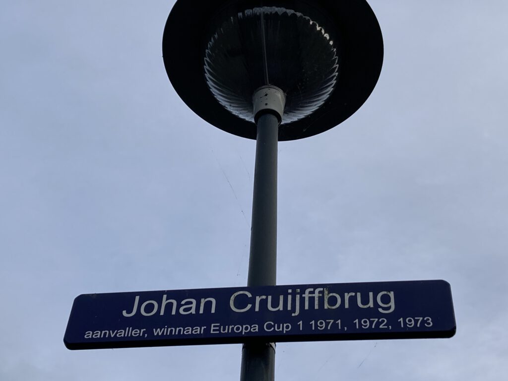 Johan Cruijff brug - Park de Meer - Amsterdam-Oost - Voetbalrondleiding van Lex and the City Lexperiences
