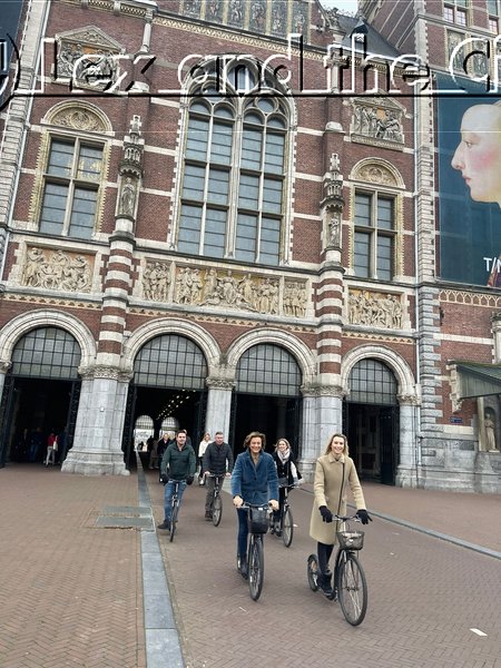 Steppen onder het Rijksmuseum door met de groep - Rondleiding Vondelpark, Oud-Zuid met de musea, de villa's en de Pijp