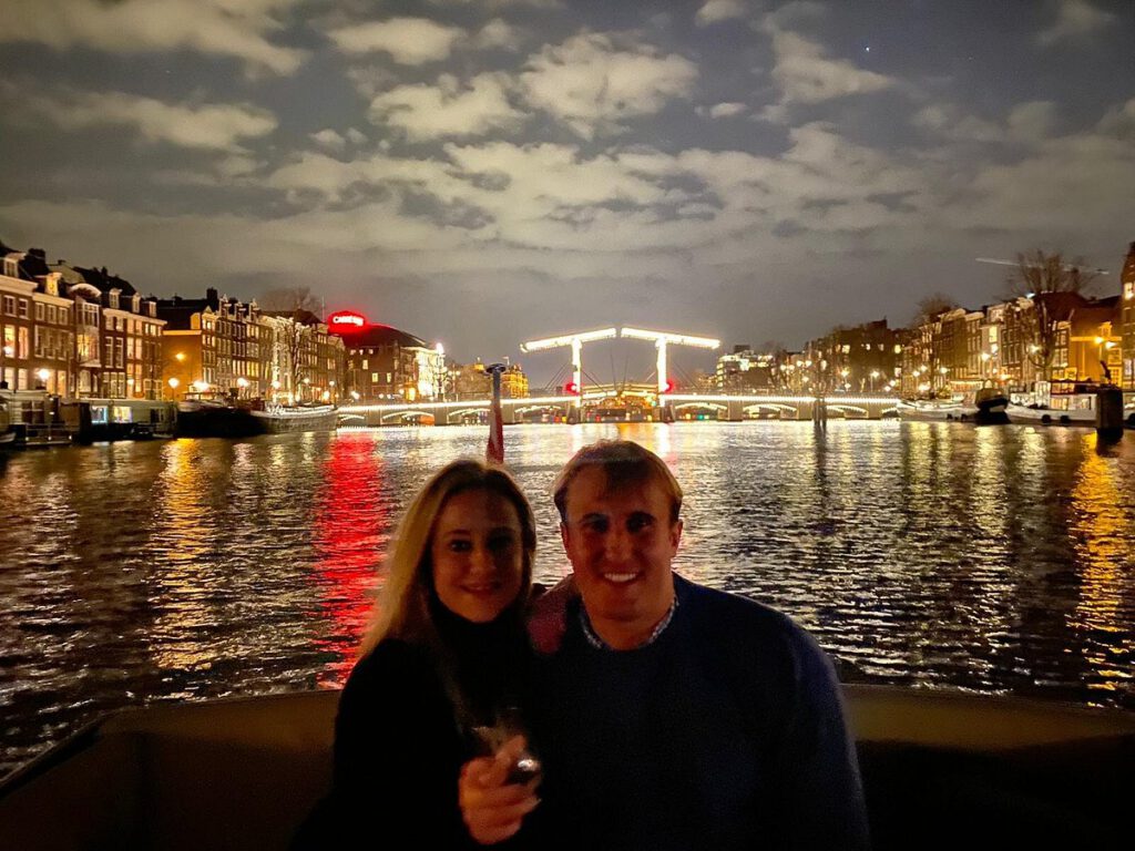 Huwelijksaanzoek in Amsterdam - Op de Drift Away samen met Lex and the City - Romantische foto