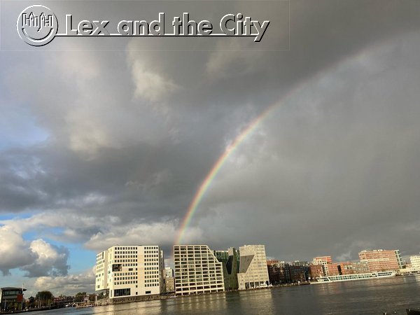 Zicht op IJdock Amsterdam met regenboog - Vanaf locatie "tussen EYE en IJ" - foto Lex and the City