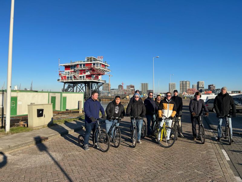 L'île REM, dans le nouveau quartier à découvrir d'Amsterdam, appelé "Houthavens". Photo prise par le guide local lors de la crise de la Corona. En vélo à pied, ce qui n'est pas courant non plus.