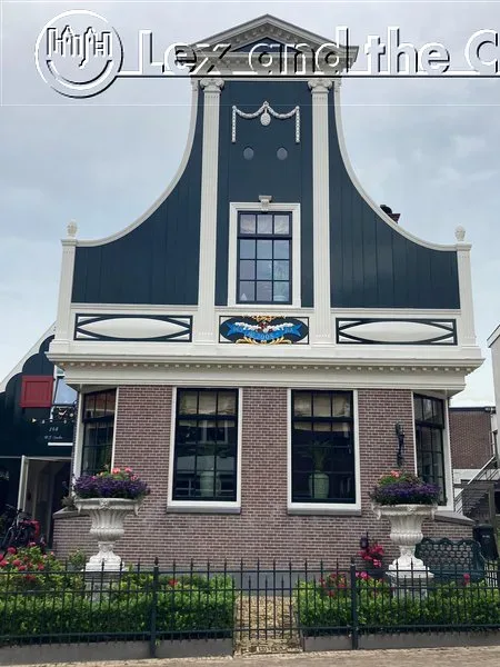 Amazing house in tempting Zaandijk - part of the Lex and the City bike-tour around and in the Zaanse Schans