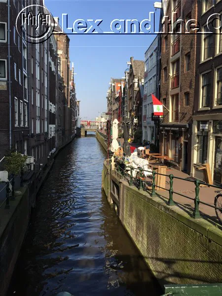 Nieuwezijds Kolk - Historical canal street in Amsterdam - With Lex and the City walks