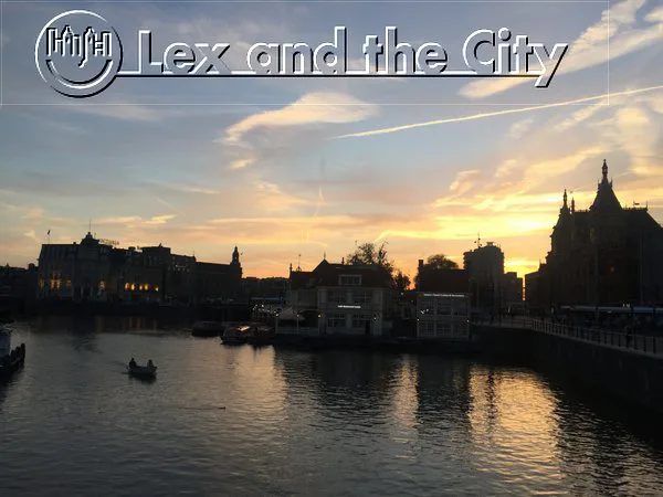SEO-coach van Lexposure, onderdeel van Lex and the City, ontspant in een mooi Amsterdam